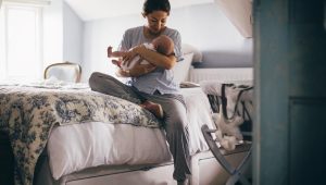 Bébé doit il dormir dans sa chambre